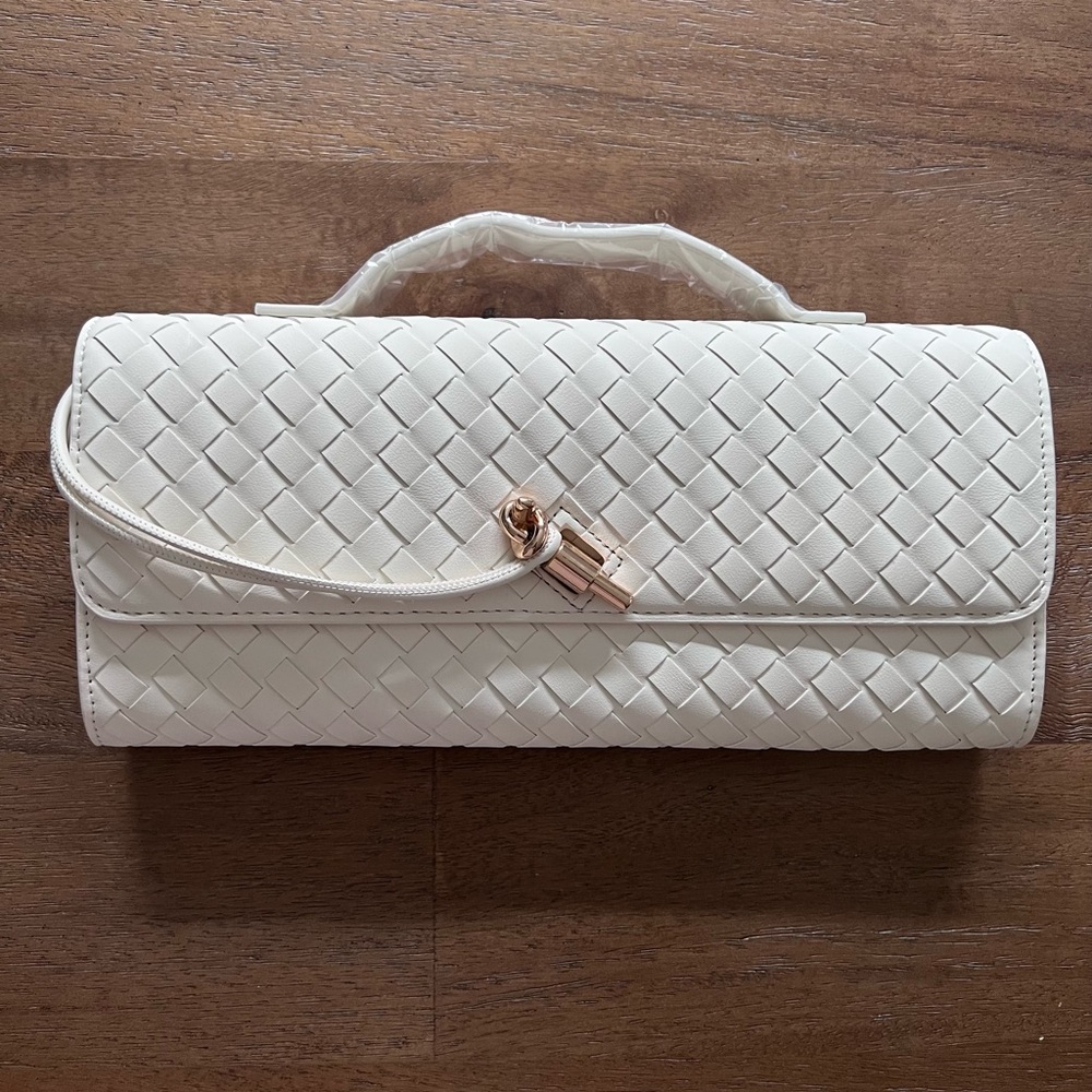 Few Moda Theia Bag NWT Crossbody Clutch Wallet White Ivory Gold Hardware